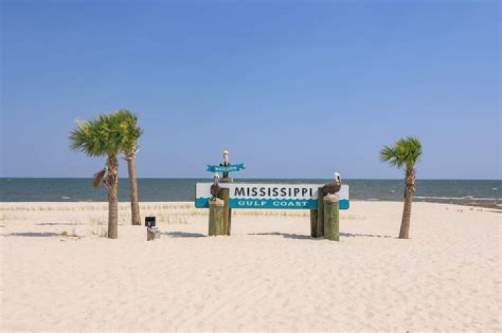 Are there any white sand beaches in Mississippi?