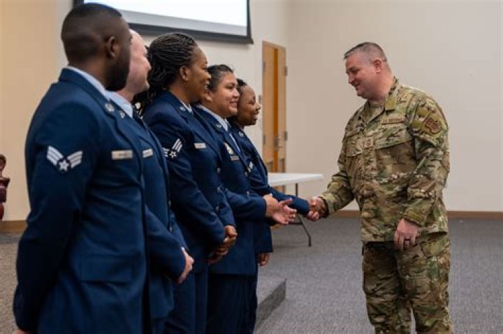 Can you choose your base in the Air Force Reserve?