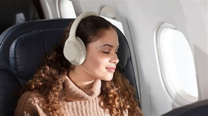 Do noise Cancelling headphones work on a plane?