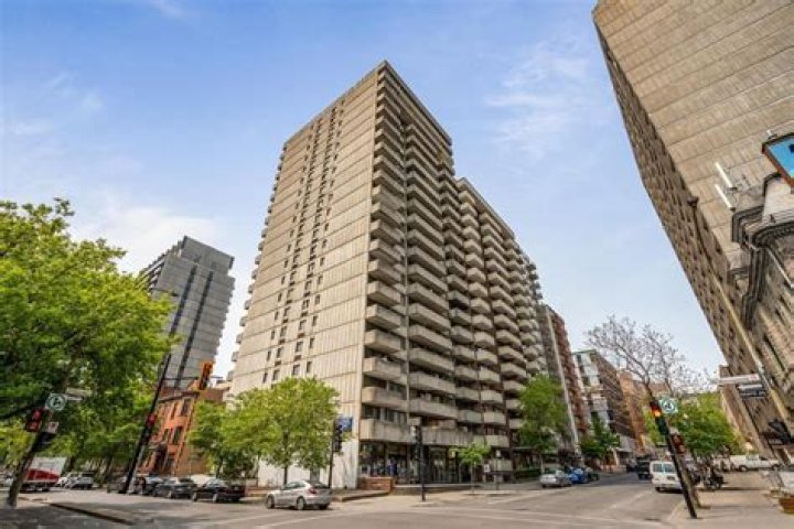 Do people rent houses in Montreal?