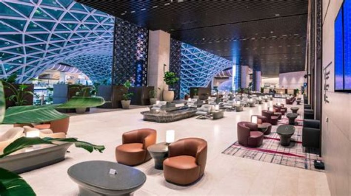 Does BA have a lounge at Dubai Airport?