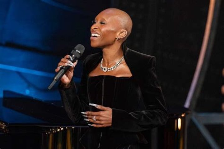 Does Cynthia Bailey wear a wig?