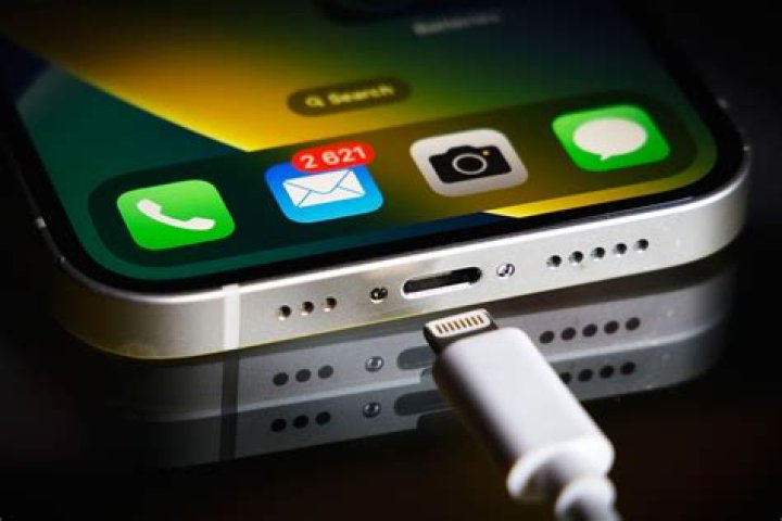 Does iPhone use binary code?