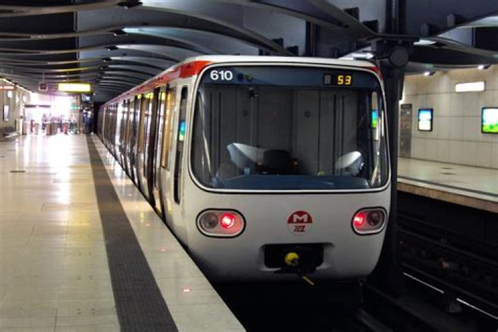 How do I get to the metro in Lyon?
