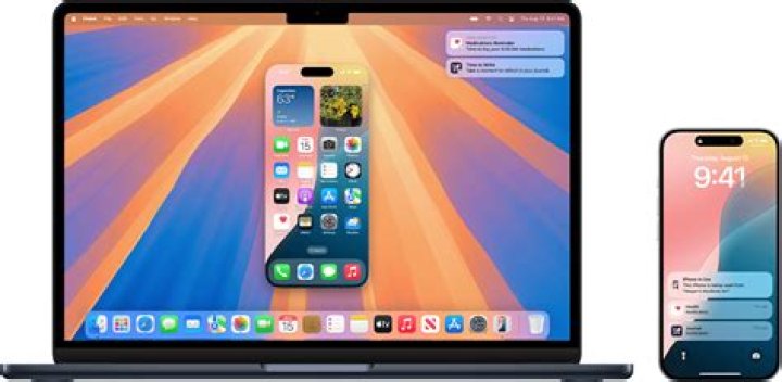 How do I make my iPhone wallpaper transparent?
