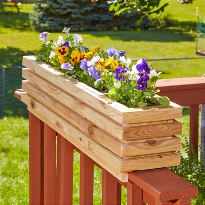 How do you build a deck planter?