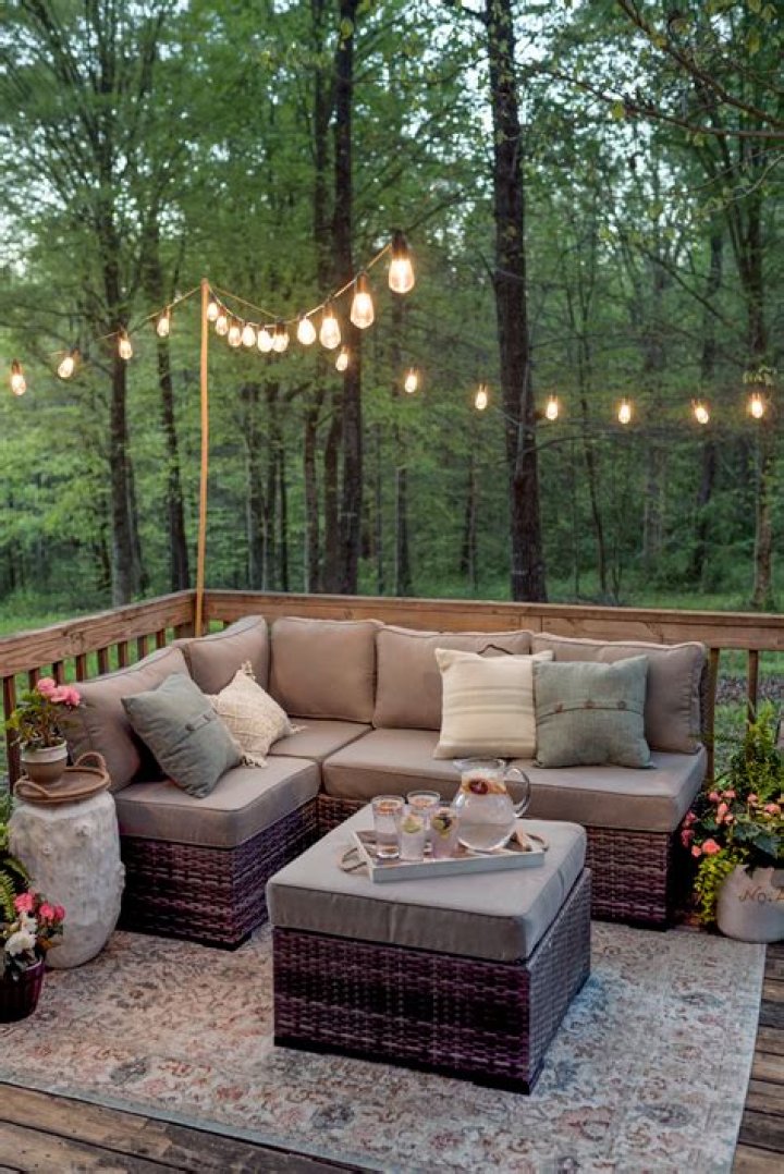 How do you decorate a deck