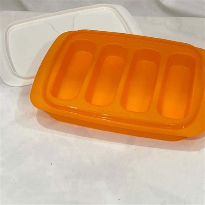 How do you get jelly out of Tupperware Mould?