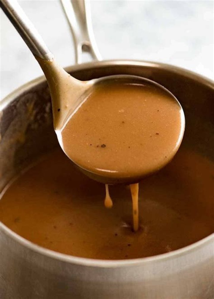 How do you make gravy from broth?
