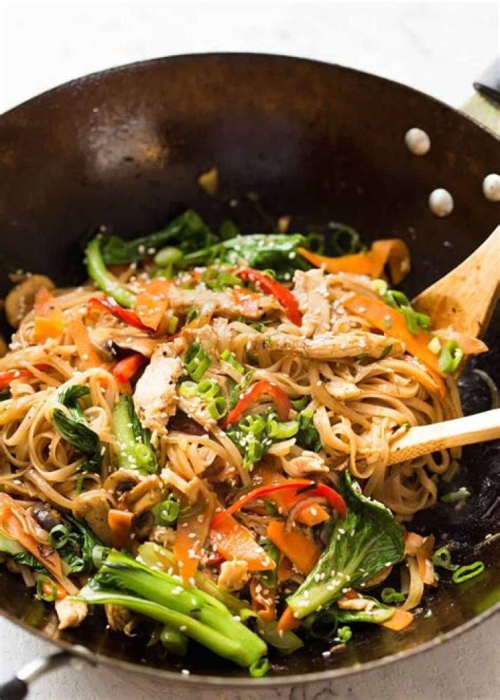 How do you make stir-fry with noodles?