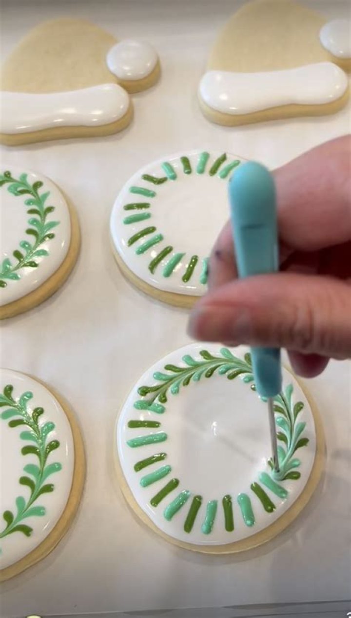 How do you make sugar cookies on a stick?