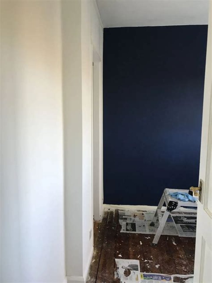 How do you paint walls without streaks