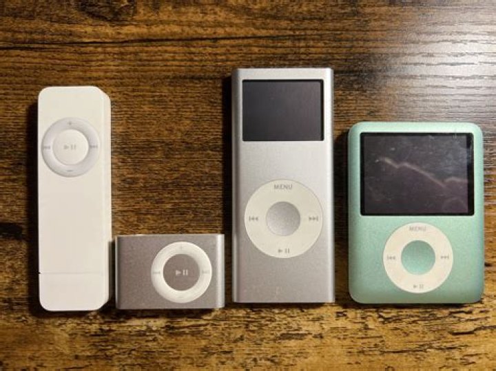 How do you reset an iPod nano 4th generation?