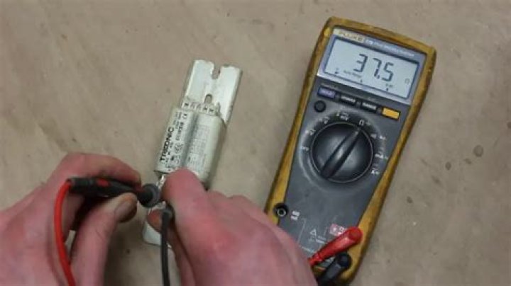 How do you test a HID ballast with a multimeter?