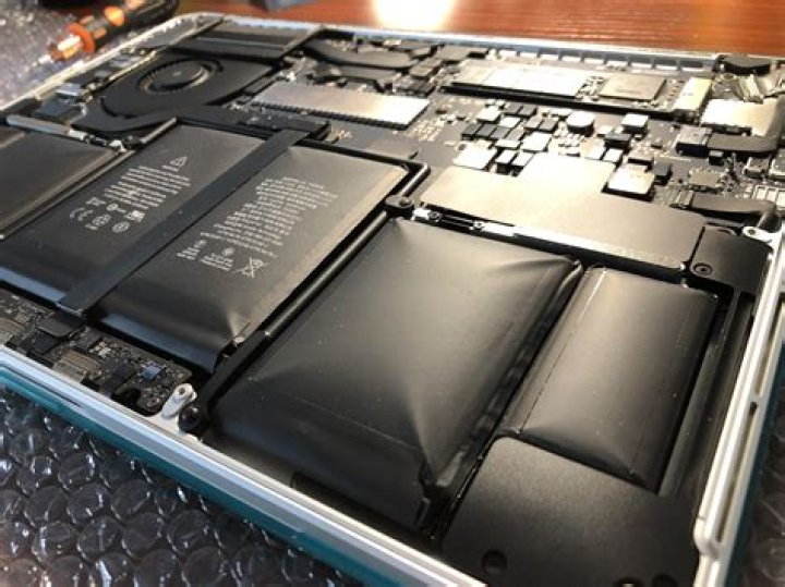 How does a MacBook battery swell?