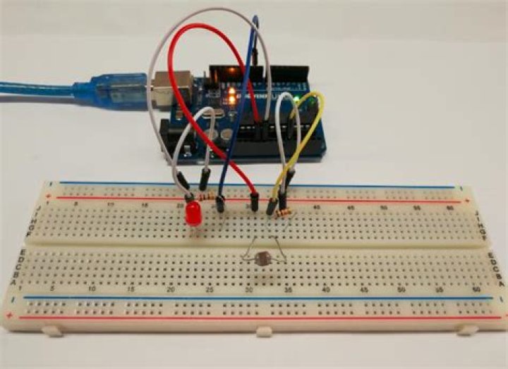 How does photoresistor work in Arduino?