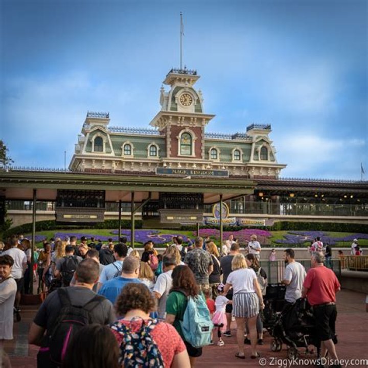 How far is KOA Orlando to Disney World?