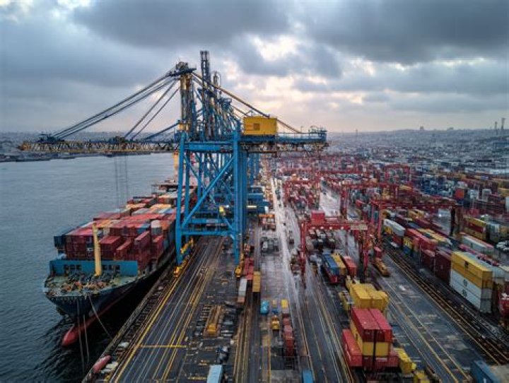 How far is Tokyo from Yokohama port?