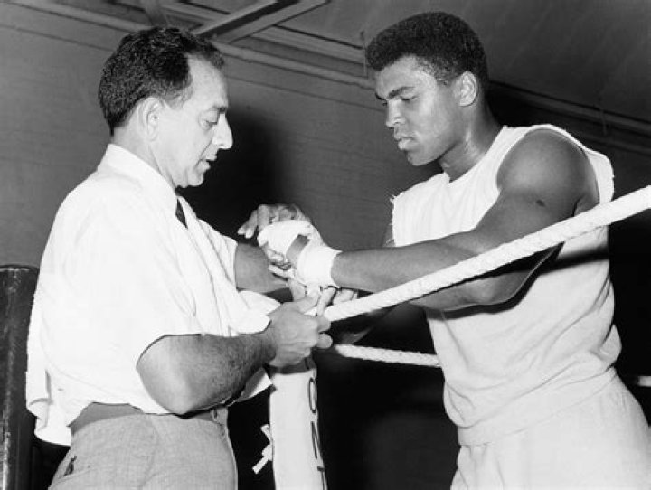 How heavy was Ali in his prime?