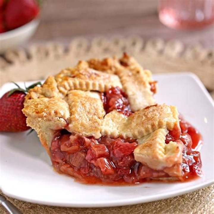 How many calories in rhubarb Pie?