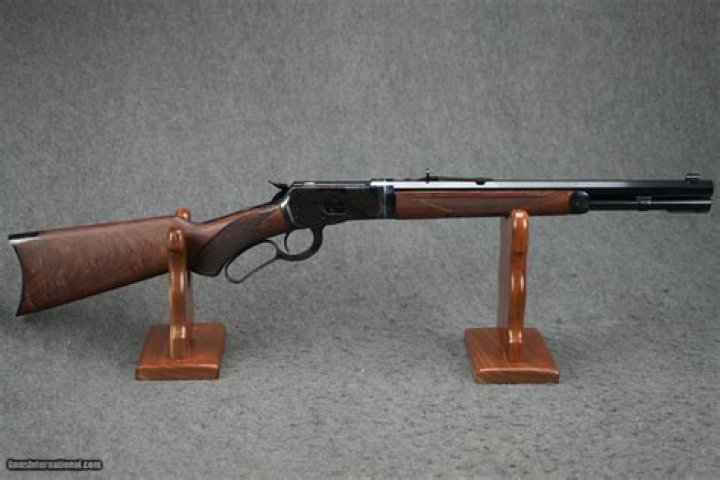 How many rounds does the 1892 Winchester hold?
