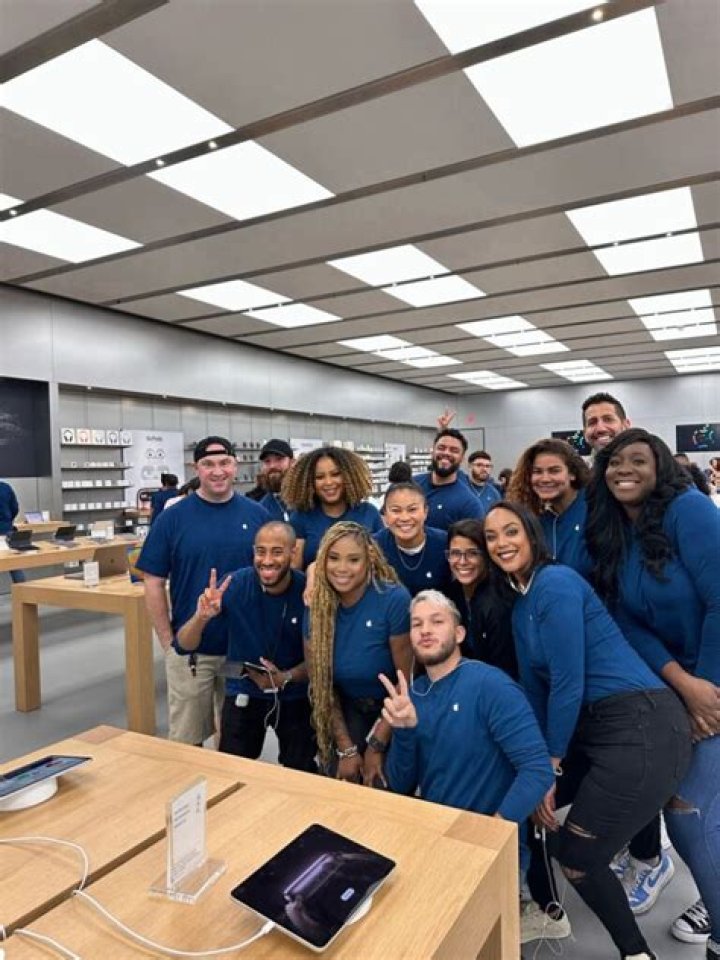 How much do Apple employees make in NYC?