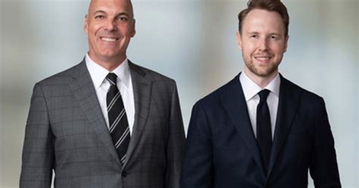 How much do partners at Sullivan and Cromwell?