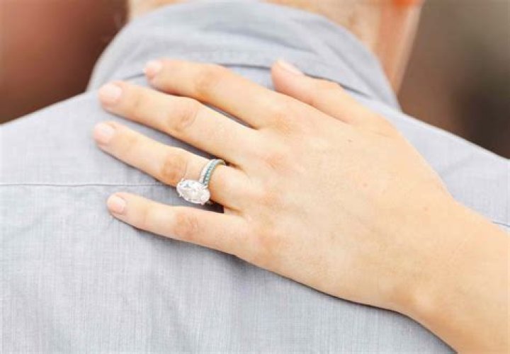 How much is Blake Lively engagement ring worth