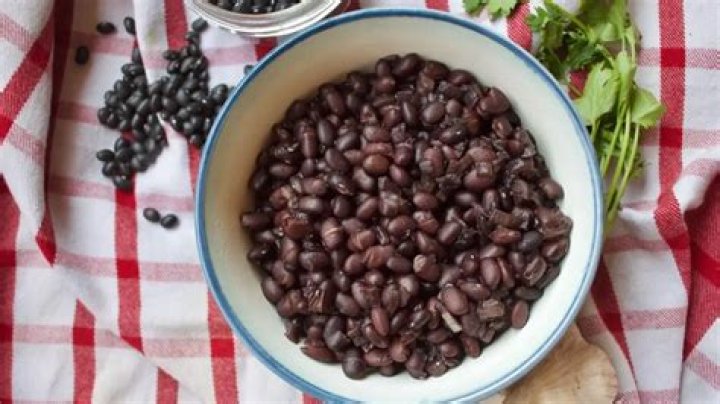 How much protein is in a cup of cooked black beans?