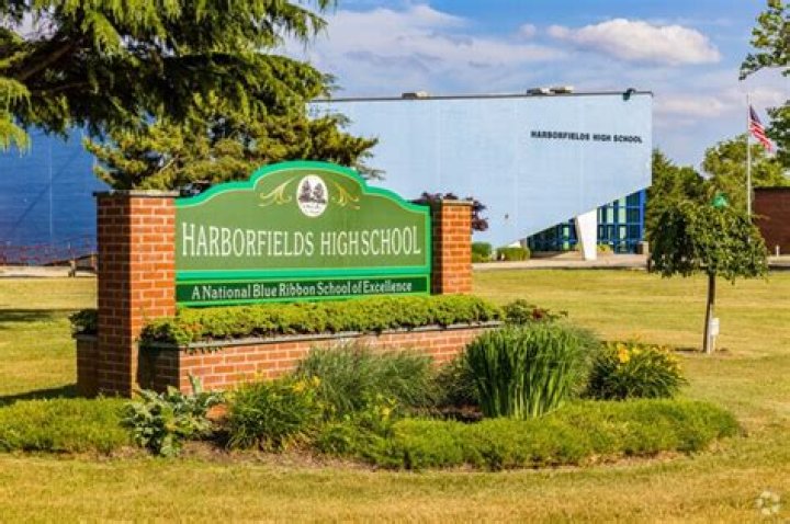 Is harborfields a good school district?