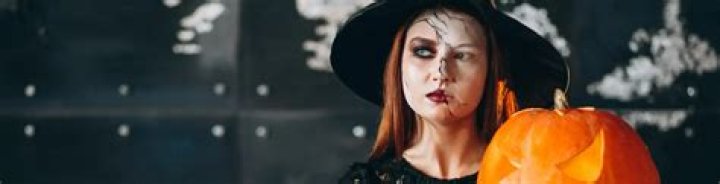 What activities can you do at a Halloween party?