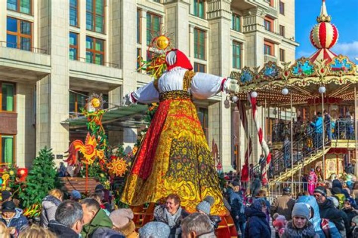 What are some holidays and traditions in Russia?