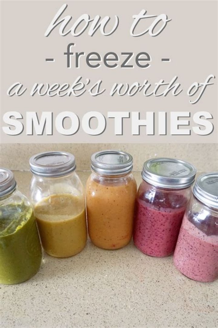 What containers can I freeze smoothies in?
