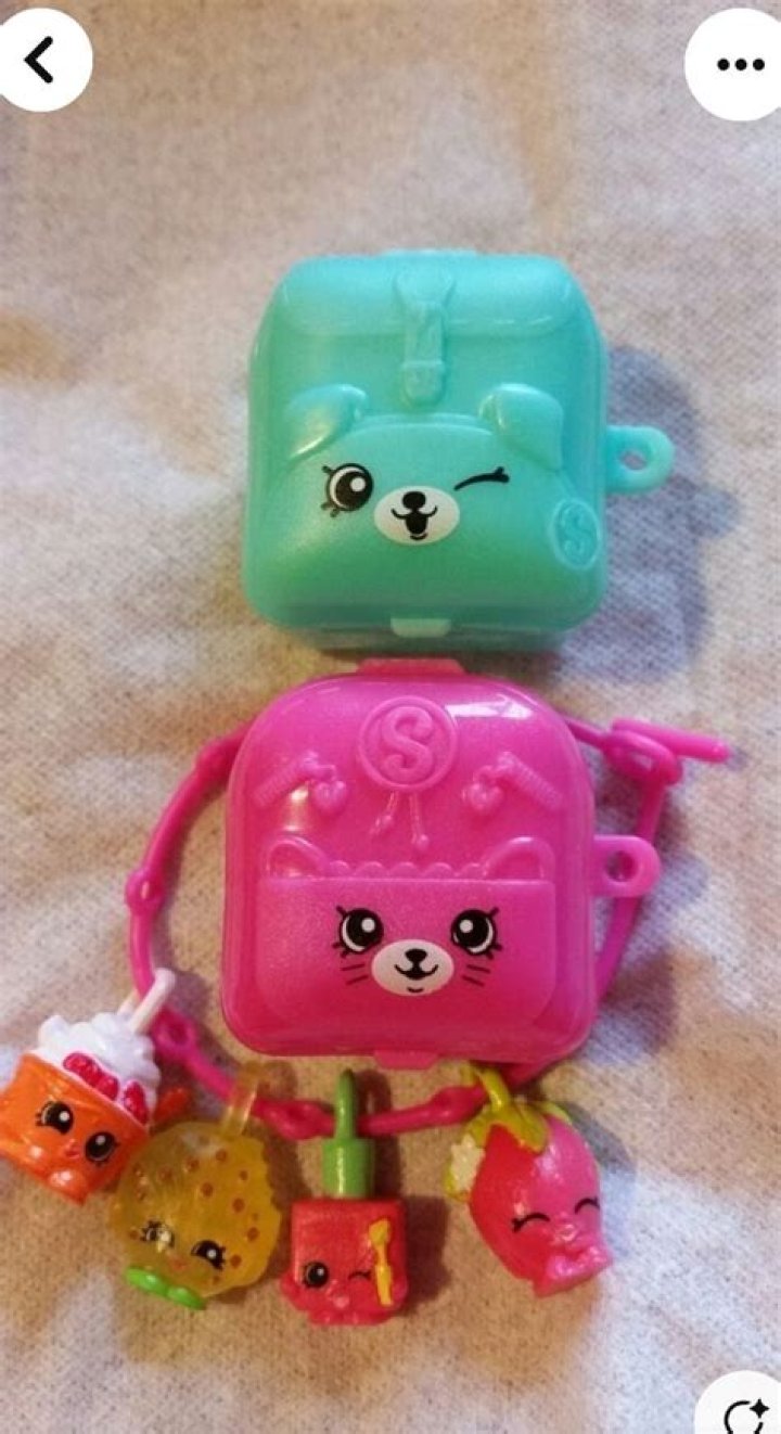 What does Apple Blossom look like Shopkins?