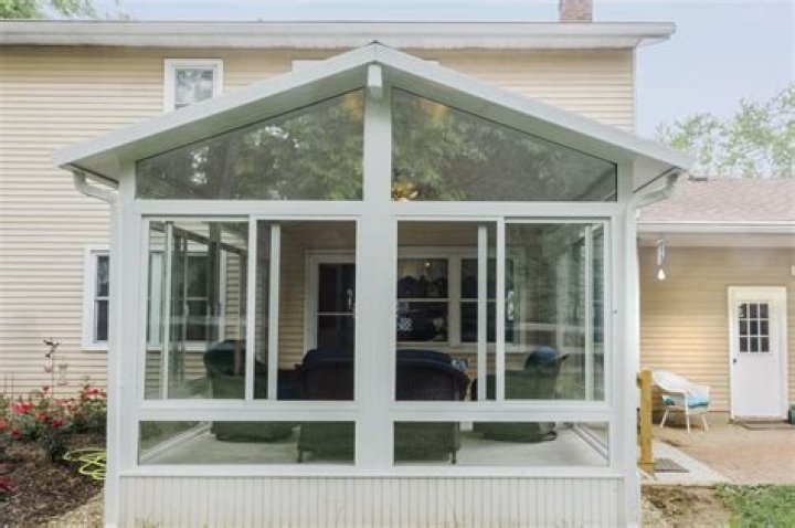 What does it cost to build a sunroom