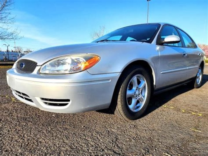 What is a 2004 Ford Taurus SES worth?