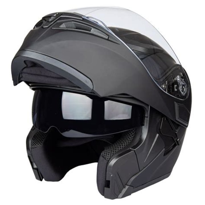 What is dual visor helmet?