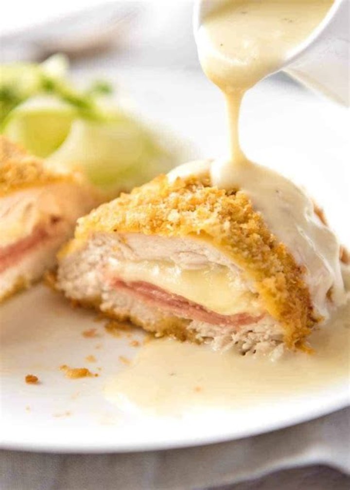 What is in chicken cordon bleu sauce?