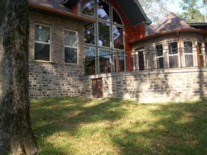 What is the average cost to replace windows in a home?