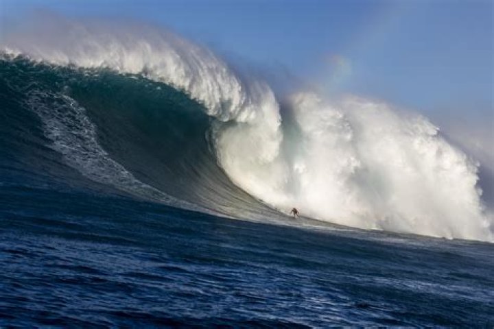 What is the biggest wave ever recorded in Hawaii?