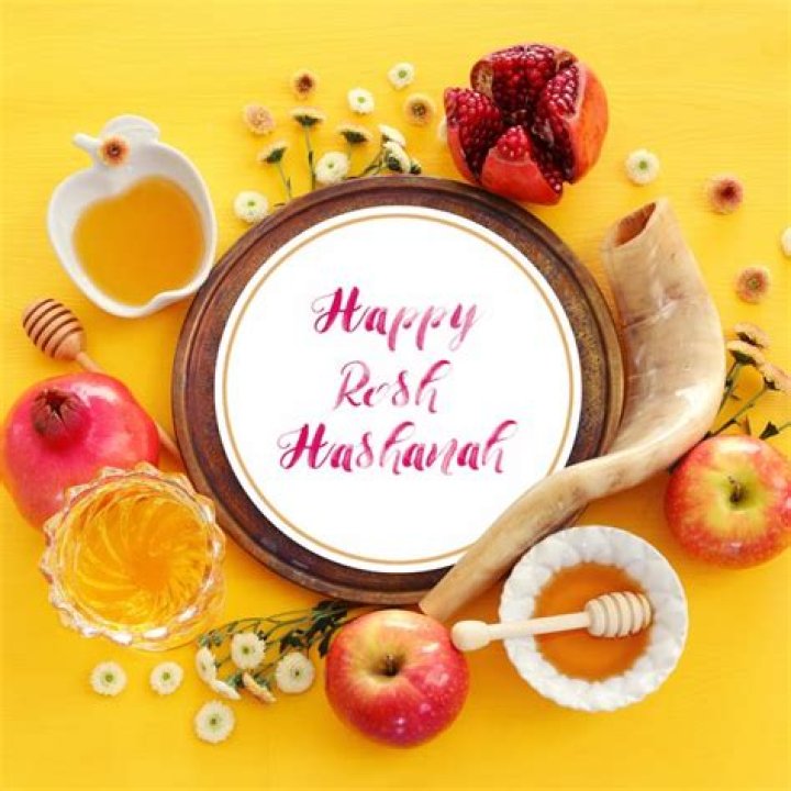 What is the proper greeting for Rosh Hashanah?