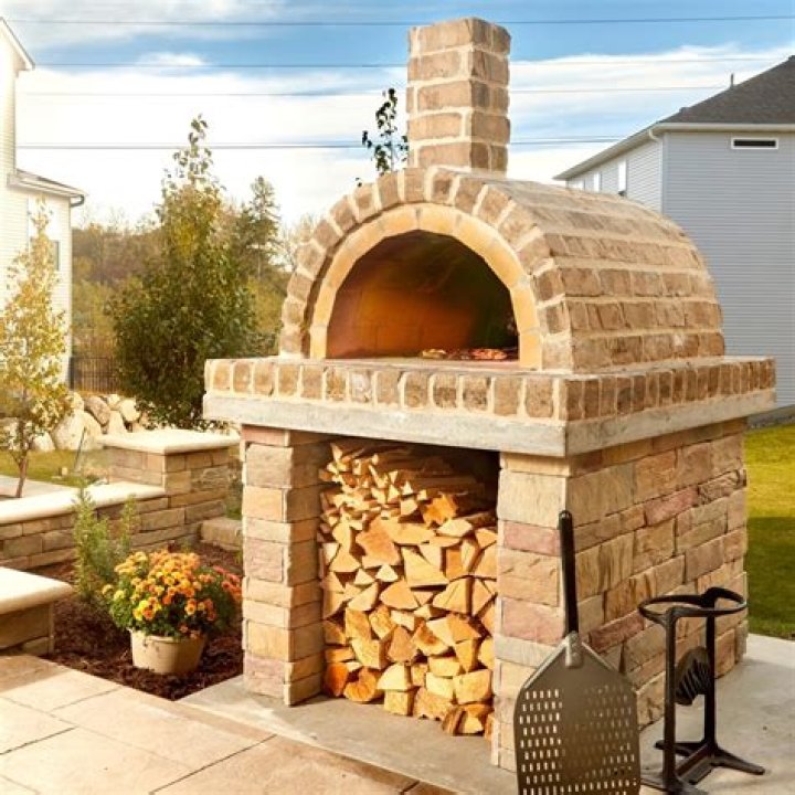 What kind of wood do you use for a pizza oven