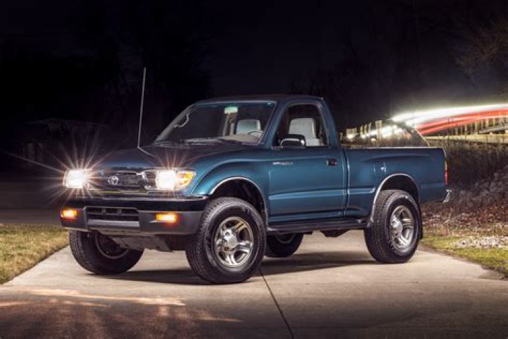 What motor is in a 1996 Toyota Tacoma?