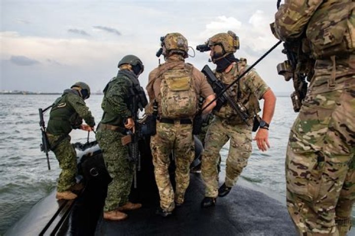 What rebreather do Navy SEALs use?