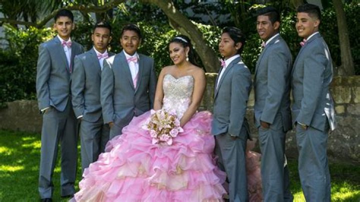 What time do quinceaneras usually start?