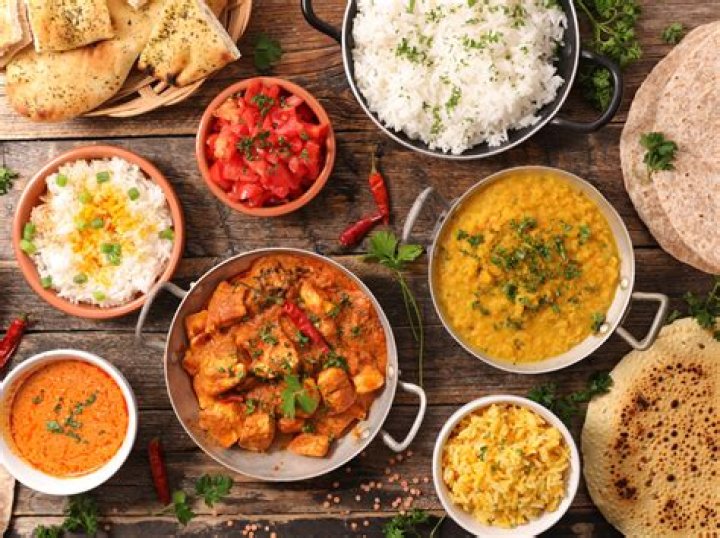 Which food dishes are popular in South India?