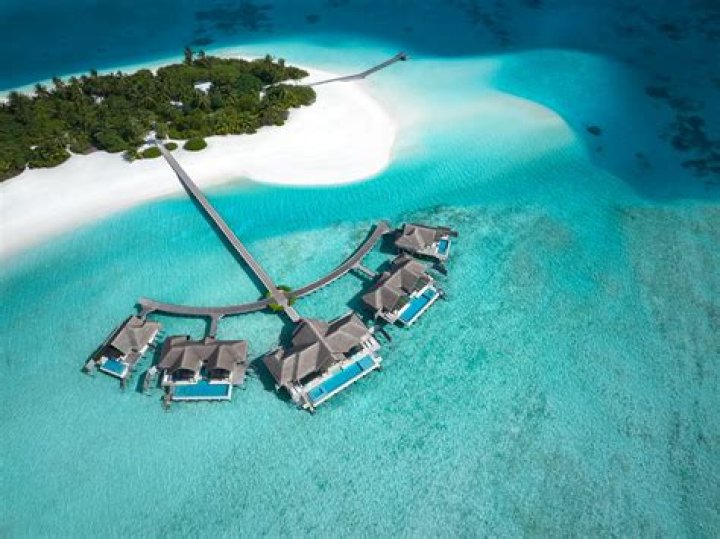 Which is better medhufushi or Filitheyo?