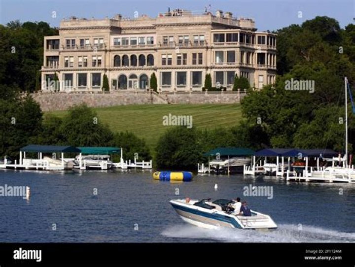 Who lives in Stone Manor in Lake Geneva?