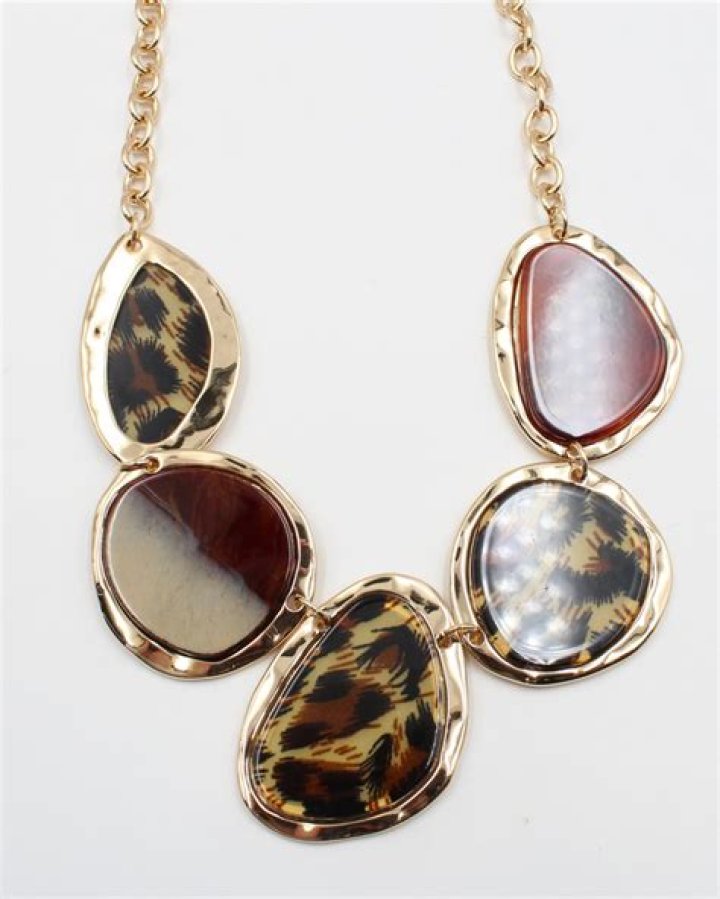 Who owns Sam Moon Jewelry?