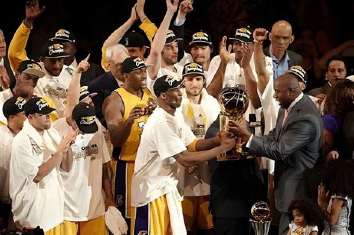 Who was on the Lakers 2009 championship roster?